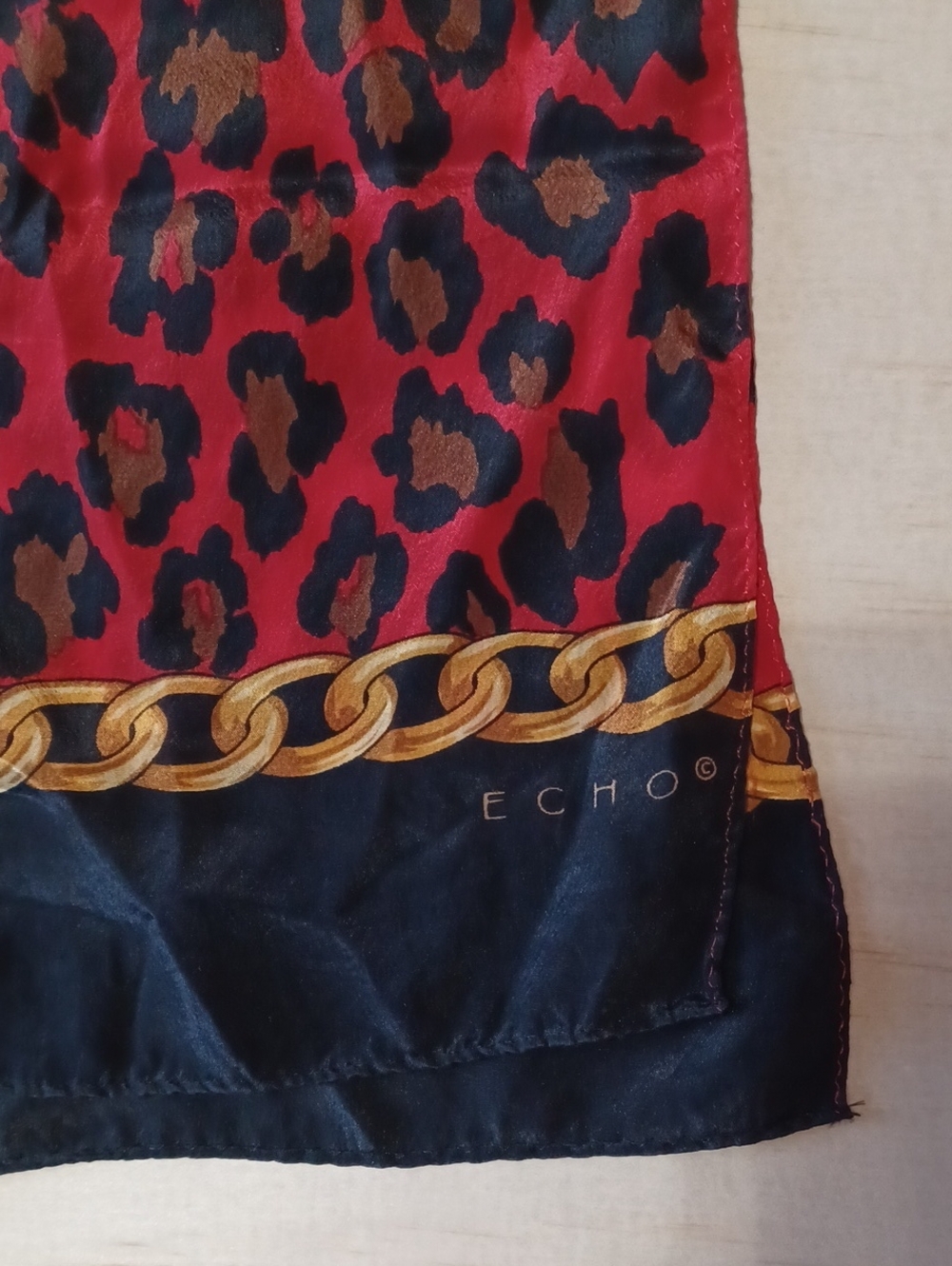 Echo Vintage Silk Oblong Scarf 50×10 Red Black Leapord Animal Print Gold Chain - Picture 5 of 11